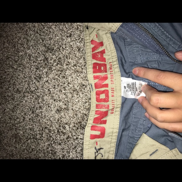 Cargo shorts - Picture 2 of 3